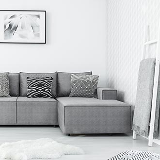 Panelákový obývák ve skandinávském stylu inspirace na pohovku